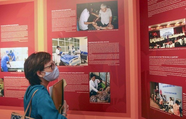Exposition sur l exemple moral et la pensée du président Hô Chi Minh